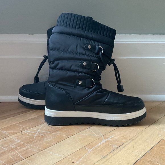 SOLD - Like new Cougar women's winter boots - Picture 2 of 6